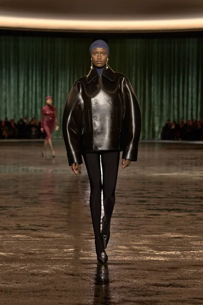 Look 14